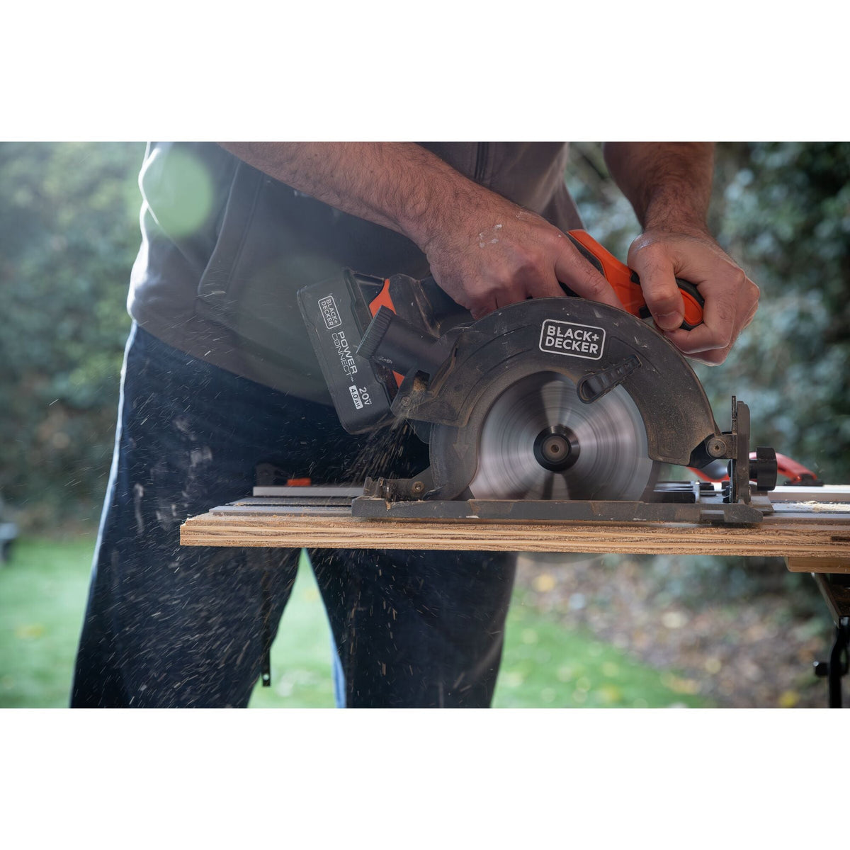 20V MAX* POWERCONNECT? Cordless Brushless 6-1/2-in. Circular Saw (Battery & Charger Not Included)